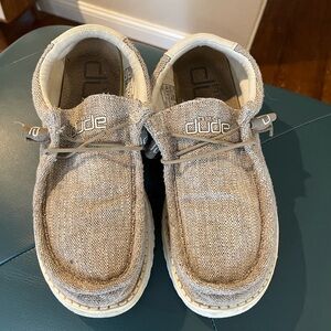 Men’s hey dude, Wally woven in a size 7